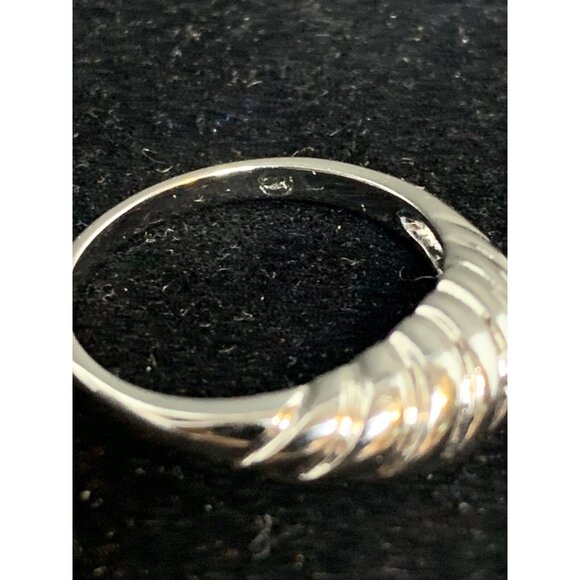 Silver Tone Band Ring With Ribbed Design Signed GR Size 6 1/2 (R95) - Picture 5 of 8